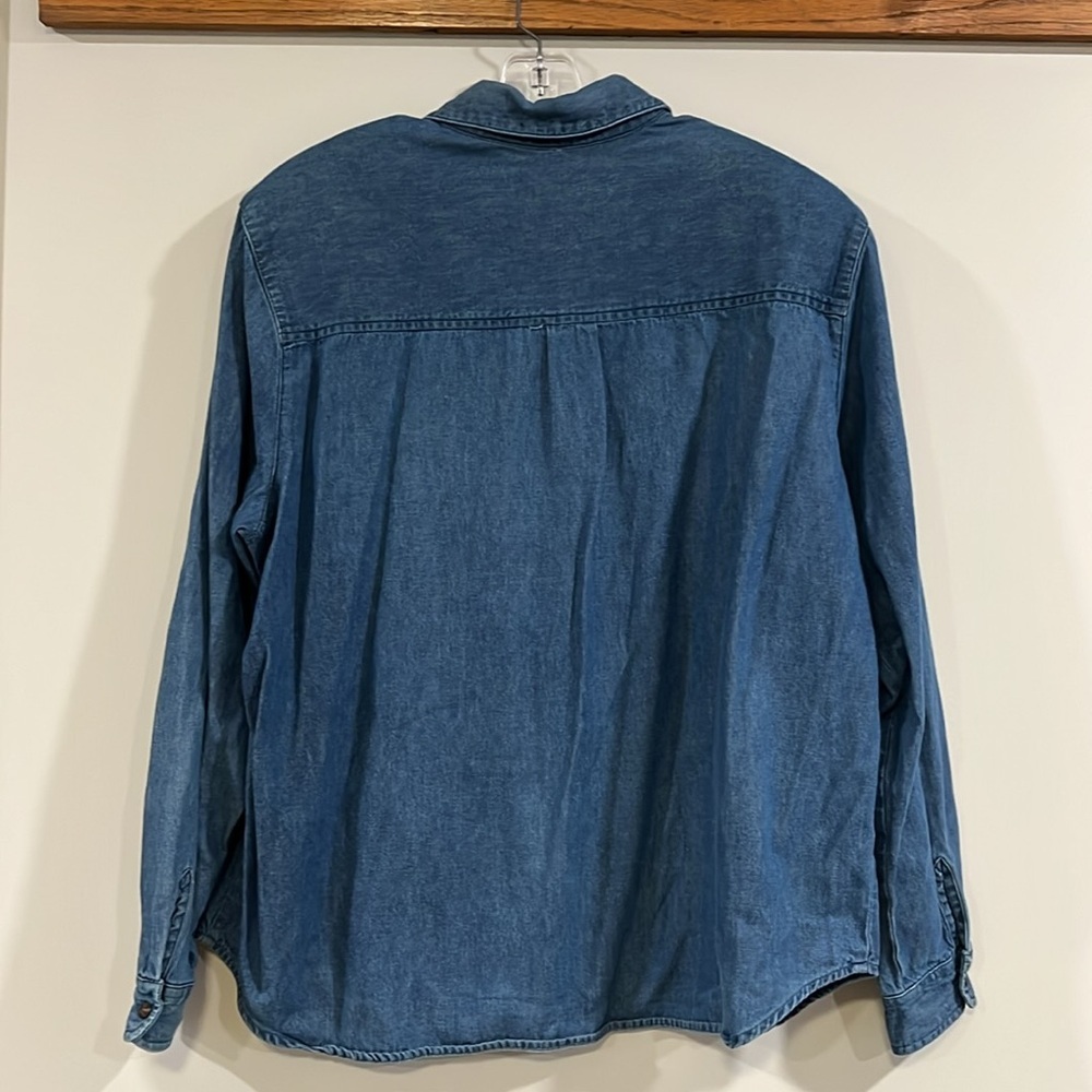 Karen Scott‎ - 100% cotton, Blue Denim Shirt with Festive Patches - Picture 2 of 7